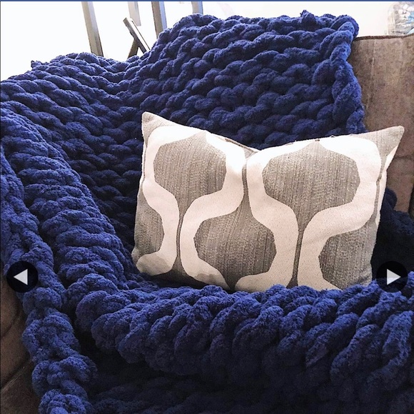 INCREDIBLY SOFT 40” x 55” Chunky Chenille Blanket - Picture 2 of 5